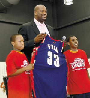 国米迎来6分之战！右路首发奥古弃攻主守，全面遏制对手两核心！（国米迎六分大战：右路首发奥古重防轻攻，全面压制对手双核）