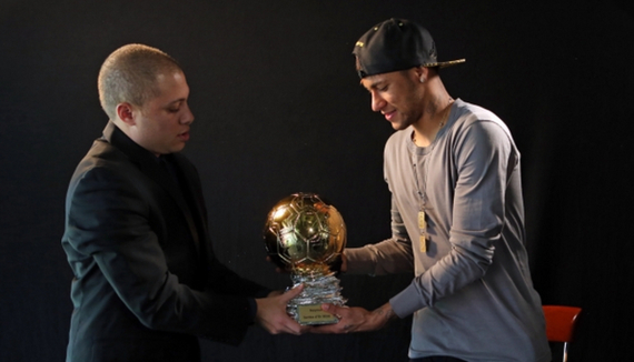 TA：阿隆索知道皇马出了什么问题，但他无力改变现状（TA：阿隆索清楚皇马症结所在，却难以扭转眼前局面）