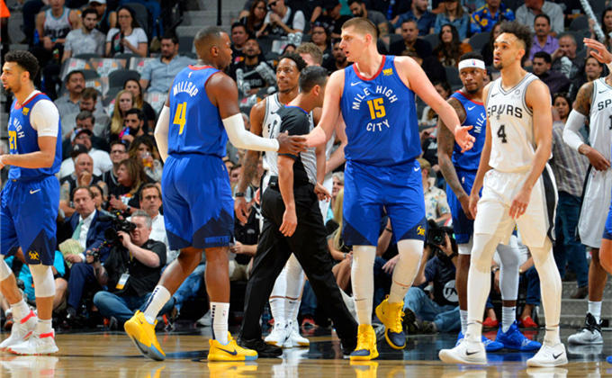 荷甲半场：费尔曼、佩皮建功，埃因霍温暂2-0福伦丹（荷甲半场战报：费尔曼佩皮相继破门，埃因霍温暂2-0领先福伦丹）