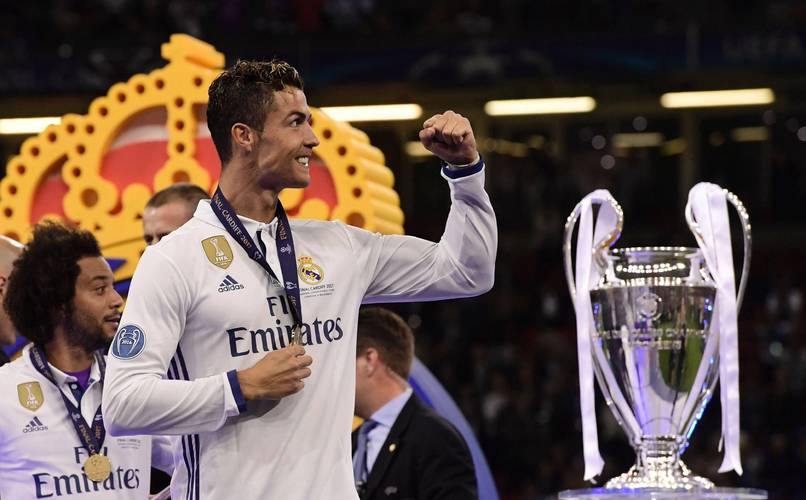 保级之战：格拉尼特·扎卡加盟黑猫！桑德兰中场终获节拍器（扎卡空降黑猫，桑德兰中场迎来节拍器，保级希望再燃）