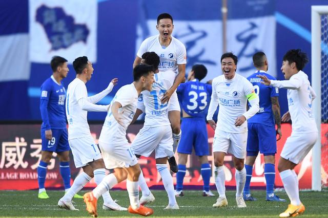 国脚单场进球助球队锁定胜利（国脚建功，球队锁定胜局）