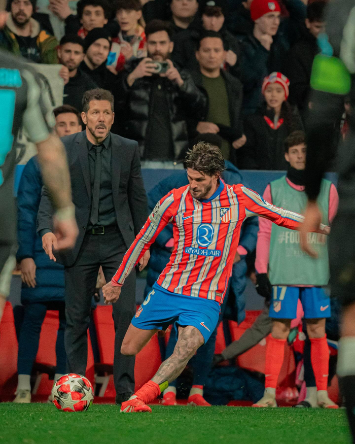 鹈鹕第二节7次失误，单节净负14分半场落后老鹰10分