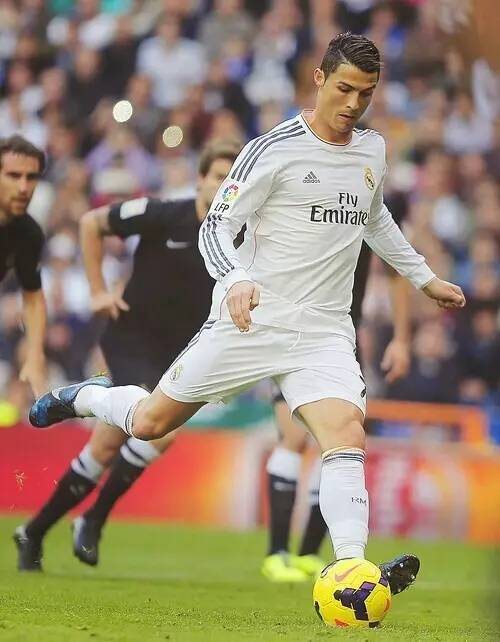 毫无竞争力，阿贾克斯本赛季欧冠5战全败仅进1球净负15球垫底（阿贾克斯欧冠惨淡：本季5战皆负仅入1球，净负15球小组垫底）